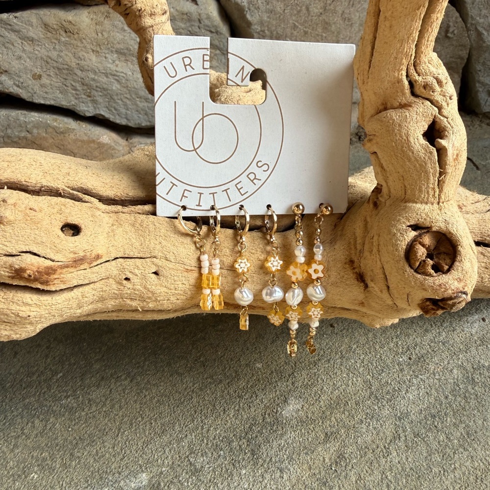 New🌟Urban Outfitters Cecilia-Gold and White Glass Beaded Earrings Set